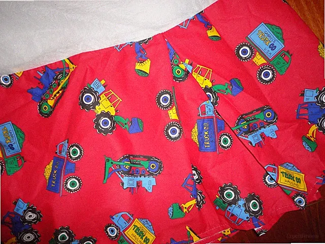 TEXTILES UNLIMITED INC TWIN BEDSKIRT TRUCKS BULLDOZIER DUMP RED BLUE GREEN 15"